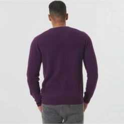 GALERIA Cashmere Pullover, V-Ausschnitt, Breite Rippabschlüsse, Für Herren 14 LILA 5 GALERIA Cashmere Pullover, V-Ausschnitt, Breite Rippabschlüsse, Für Herren 14 LILA -Galeria Geschäft unnamed file 2438