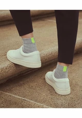 FALKE Cool Kick Socken, Kühlendes Funktionsgarn, Gepolsterte Sohle, Für Damen 2000 WHITE 4 FALKE Cool Kick Socken, Kühlendes Funktionsgarn, Gepolsterte Sohle, Für Damen 2000 WHITE – Bild 2